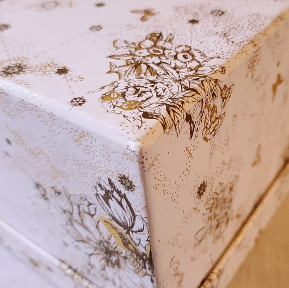 Dior Gift Box Holiday Edition Medium White and Gold Constellations Butterflies - Picture 9 of 13